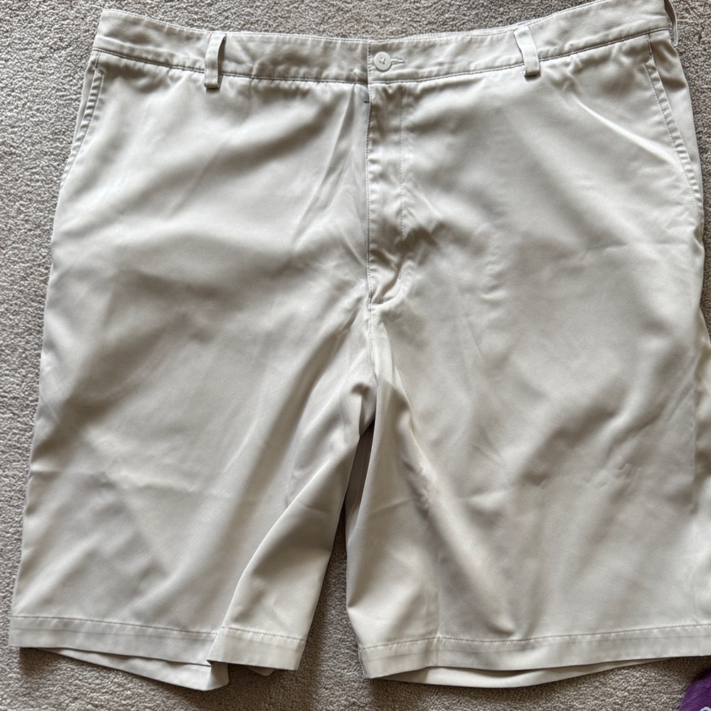Nike Men's Tan Golf Shorts. Size 40